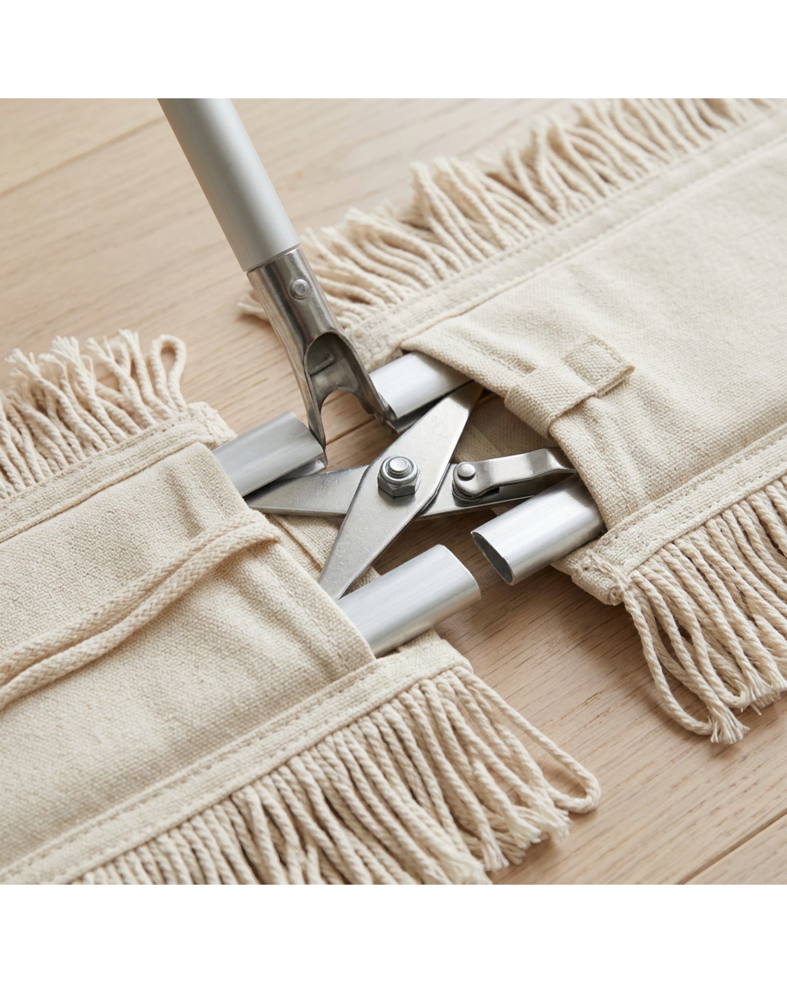 Leivo Twin-Wing Scissor Dust Mop 90 cm Natural Cotton - Detail view